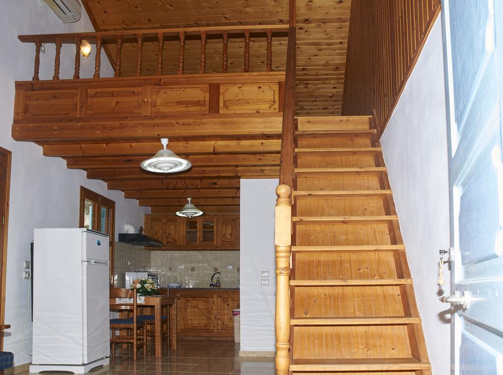 Athina Studios Sými Luaran gambar