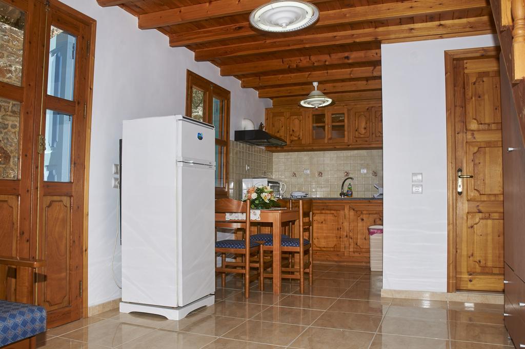 Athina Studios Sými Luaran gambar