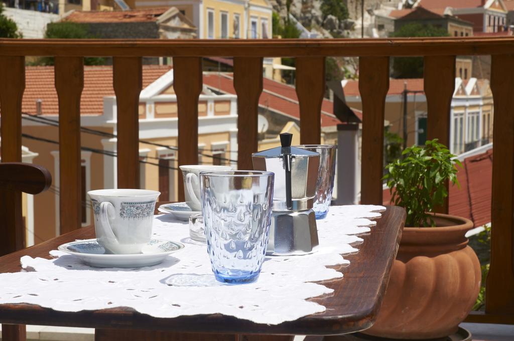 Athina Studios Sými Luaran gambar