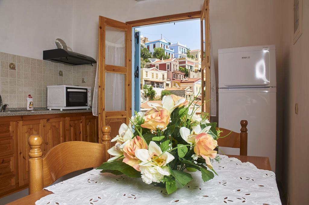 Athina Studios Sými Luaran gambar